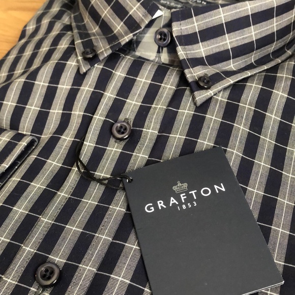 NEW WITH TAGS - Mens XL Dress Shirt. - Picture 2 of 5